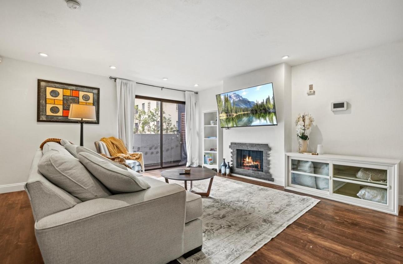 Elegant Hollywood Retreat - Spacious 2Br 2Ba Condo With Resort-Style Amenities Los Angeles Exterior photo