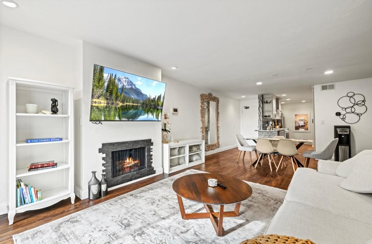 Elegant Hollywood Retreat - Spacious 2Br 2Ba Condo With Resort-Style Amenities Los Angeles Exterior photo